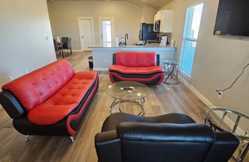 Lubbock House | New Build- 3 Bed, 2 Bath w Garage.