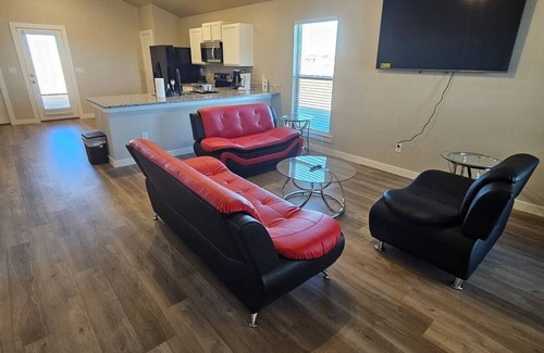 Lubbock House | New Build- 3 Bed, 2 Bath w Garage.