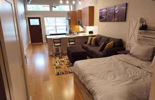 Grand Lake Condo | New Build Boardwalk Studio Condo steps from Lake!n