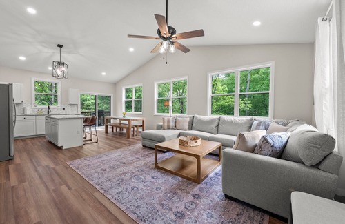 Rockbridge House | New build - Kids area - Hot tub - Firepit - 4BR 2BA