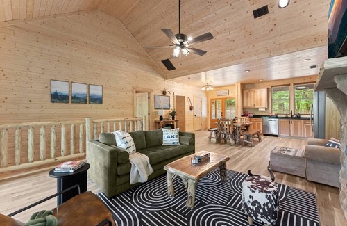 Cleveland Cabin | New Build | Lake Fun | Near Helen