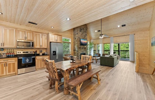 Cleveland Cabin | New Build | Lake Fun | Near Helen