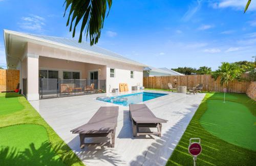Jensen Beach House | New Build- Mini Golf Course-Heated Saltwater Pool-Game Room