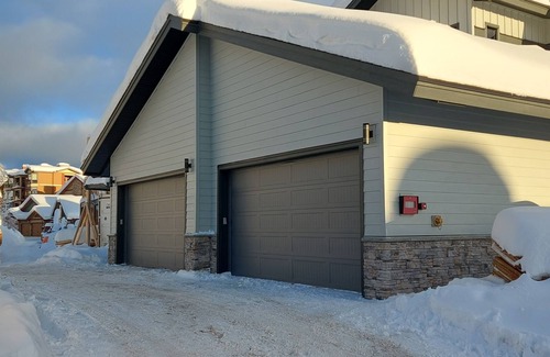 Big White Ski Resort Condo | New build mountain retreat - steps from Happy Valley