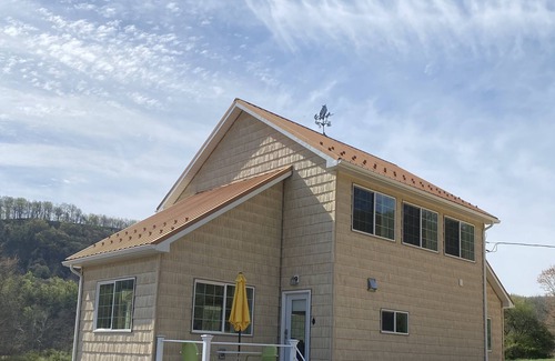 Elliottsburg House | New build OWL HOUSE, quiet, near trails, stargazing!