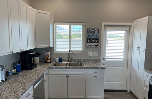 Flagstaff Cottage | New Build! 🌻 Sunflower Cottage🌻 Perfect Summer Getaway! On 2 Acres!