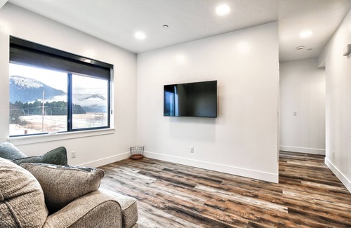 Juneau Condo | New build w/AC, washer, etc.