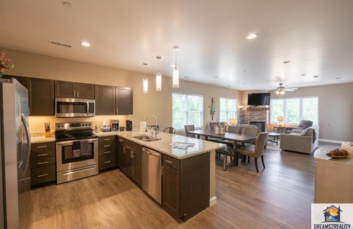 Branson House | NEW BUILD - Walk-In - Resort Amenities - Near 76 Strip - FREE TICKETS INCLUDED - FH-G201