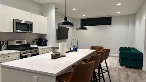 Ravenswood Apartment | New Built Apartment Sleeps 8