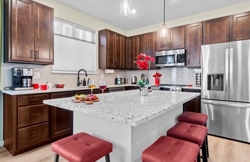 Superior House | New Built, Hot Tub, 5BR,Game Room, Pets Ok, Grill, Fireplace,Infinity Game Table