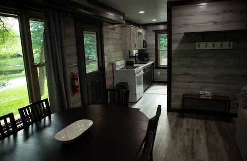 Sugarcreek House | New cabin in Amish Country, pond, fishing, secluded