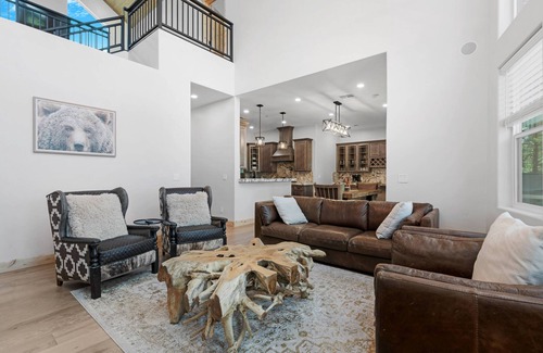 Heber Cabin | New Cabin In Pines, Hot Tub, Deck, Pet Friendly