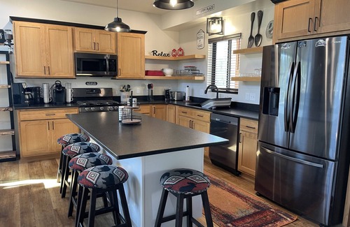 Lead Cabin | NEW Cabin in Terry Peak! Views, Space, and lots more! Sleeps 14, NO bunk beds!