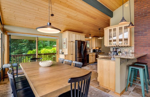 Port Angeles House | NEW-Cabin, Olympic NP, Mountain & Ocean Views, Hot Tub, Pet-Friendly, Gameroom