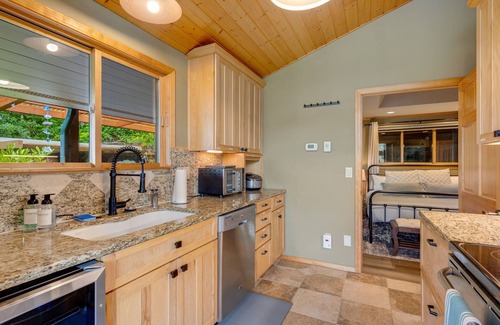 Port Angeles House | NEW-Cabin, Olympic NP, Mountain & Ocean Views, Hot Tub, Pet-Friendly, Gameroom