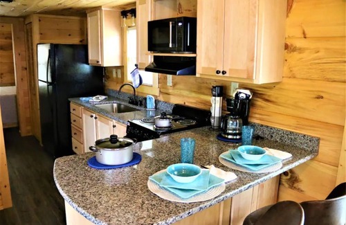 Leicester Cabin | * NEW* Cabin on the Farm, Cozy, Comfortable, Relaxation