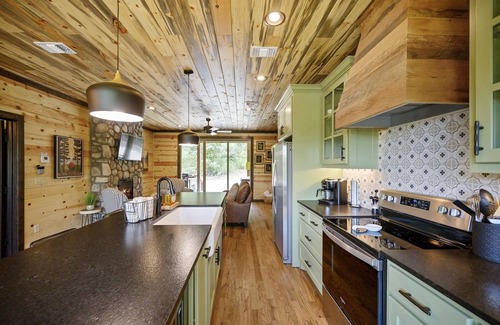 Broken Bow Cabin | NEW - Camp Canoe|Breathtaking Views|Sleeps 9|Murphy Beds|foosball
