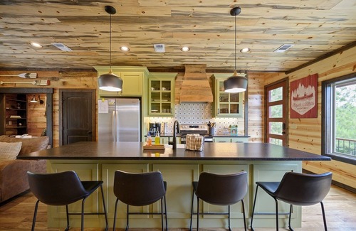 Broken Bow Cabin | NEW - Camp Canoe|Breathtaking Views|Sleeps 9|Murphy Beds|foosball