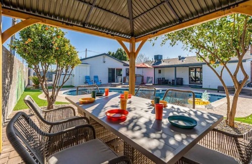 Papago Parkway House | *NEW* Casa de Cactus: Pool+Putting Green+Game Room