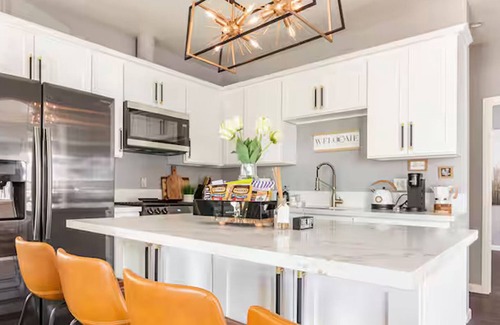 East Los Angeles House | NEW Casita Azul in East LA