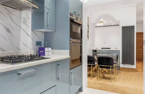Fairfield Apartment | New! Central 2BR Croydon Flat, 6 Mins to Tram