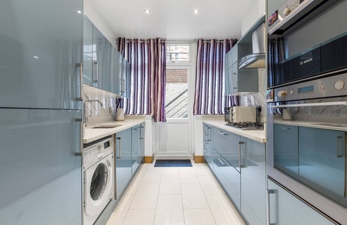 Fairfield Apartment | New! Central 2BR Croydon Flat, 6 Mins to Tram