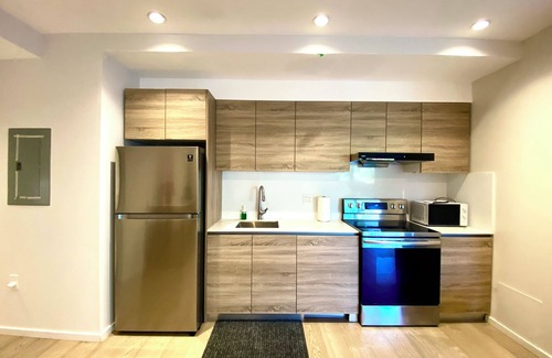 Hollyburn House | New Central Ambleside Garden suite in We st Van couver