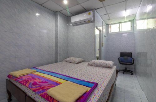 Wat Bowon Niwet House | New Central Guesthouse