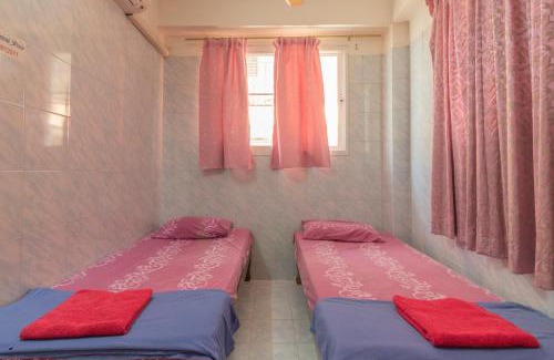 Wat Bowon Niwet House | New Central Guesthouse