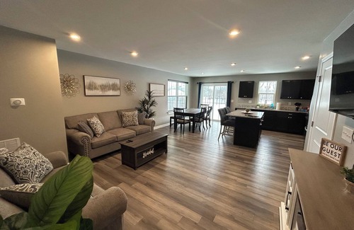 West Seneca House | New, central spacious stadium townhome in West Seneca. Fully furnished, WiFi, AC