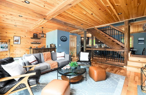 Bryant Pond Ski Chalet | New Chalet, Outdoor Dome w/views, Lakes, Hottub, Firepit, Arcade, Wet Bar, Pets