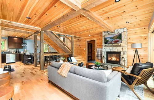 Bryant Pond Ski Chalet | New Chalet, Outdoor Dome w/views, Lakes, Hottub, Firepit, Arcade, Wet Bar, Pets