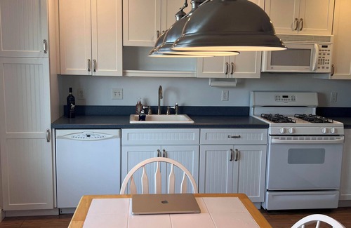 Normandy Beach House | New Charming 2-bdrm sleeps 8: beach badges, ctrl a/c, grill, 1 blk to beach