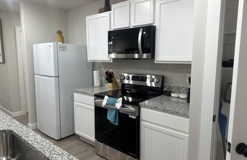 Odessa House | New Charming 3-bedroom home each w/TVs, 6 Beds, 2 Full Bath, Corner lot parking.