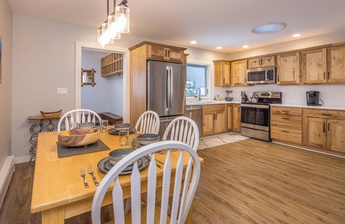 Big Horn Condo | New Charming Big Horn Ski-In/Out Home! Cozy Fireplace, Walk to Resort!