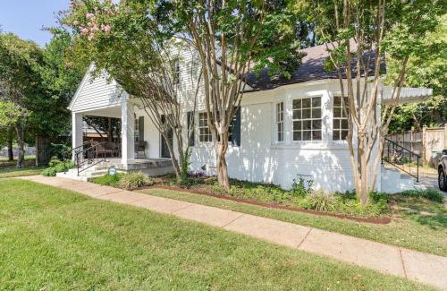 East Memphis House | *NEW* Charming Memphis Bungalow near Cooper Young