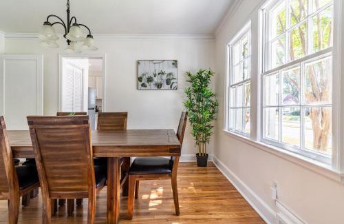 East Memphis House | *NEW* Charming Memphis Bungalow near Cooper Young