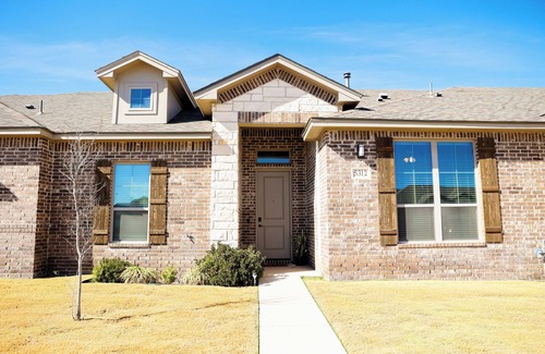 Midland House | NEW! Charming retreat nestled in a peaceful neighborhood & conveniently located!