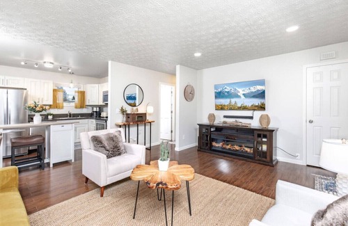 Bayshore - Klatt House | NEW Charming South Anchorage Retreat