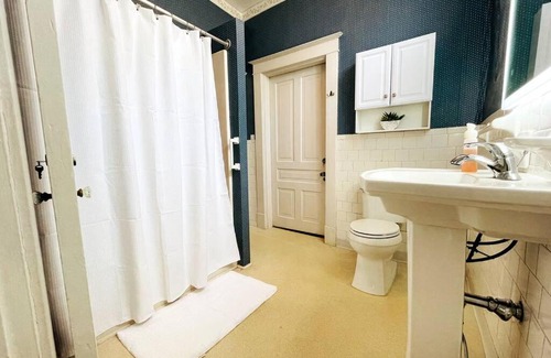 Danville House | *New* Charming Victorian Home across Averett Univ.