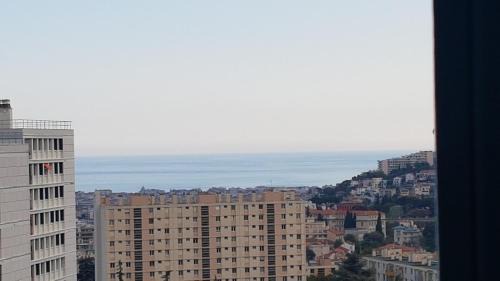 Le Ray Bed & Breakfast | NEW CHEAP PRIVATE ROOM, KITCHEN , OVERWIEUW sea,TRAM on spot, 12 minutes from nice train station with tram , beach in 17 min tram , CHAMBRE PRIVÉE pas cher, cuisine équipée , tram sur place, APERÇU mer, 12 min de la gare de Nice avec le tram, 17 min plage