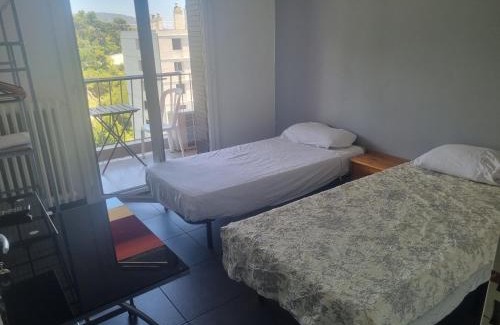 Le Ray Bed & Breakfast | NEW CHEAP PRIVATE ROOM, KITCHEN , OVERWIEUW sea,TRAM on spot, 12 minutes from nice train station with tram , beach in 17 min tram , CHAMBRE PRIVÉE pas cher, cuisine équipée , tram sur place, APERÇU mer, 12 min de la gare de Nice avec le tram, 17 min plage