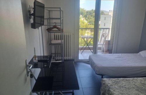 Le Ray Bed & Breakfast | NEW CHEAP PRIVATE ROOM, KITCHEN , OVERWIEUW sea,TRAM on spot, 12 minutes from nice train station with tram , beach in 17 min tram , CHAMBRE PRIVÉE pas cher, cuisine équipée , tram sur place, APERÇU mer, 12 min de la gare de Nice avec le tram, 17 min plage
