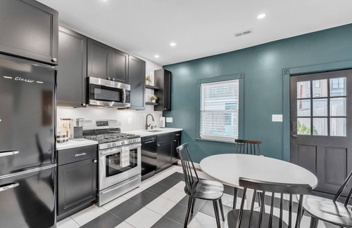 Old Town West House | NEW! Chez Old Town | Walk to Shops Metro & Waterfront