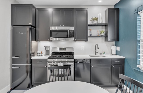Old Town West House | NEW! Chez Old Town | Walk to Shops Metro & Waterfront