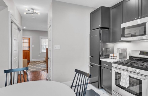 Old Town West House | NEW! Chez Old Town | Walk to Shops Metro & Waterfront