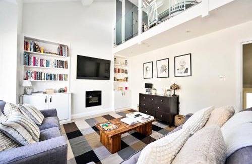 Shaftesbury Apartment | New Chic 3-Bed Flat in Clapham