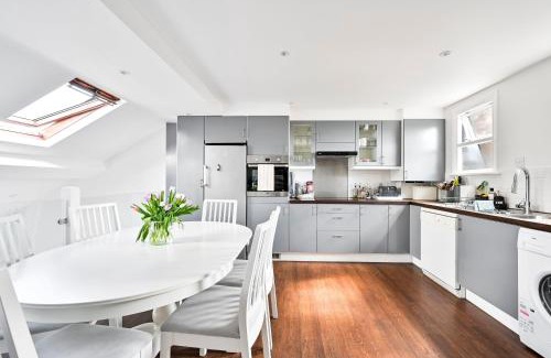 Shaftesbury Apartment | New Chic 3-Bed Flat in Clapham