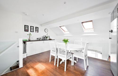 Shaftesbury Apartment | New Chic 3-Bed Flat in Clapham