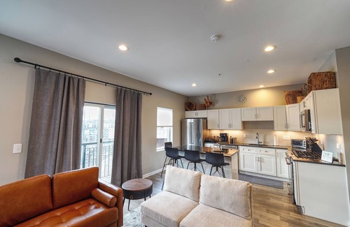 Lower Lawrenceville Condo | New Chic Condo in Pittsburgh